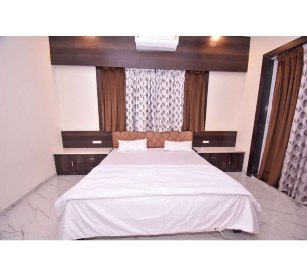 V 104 -4BHK